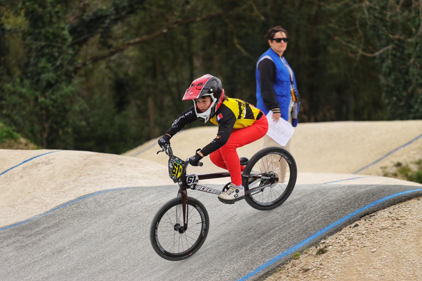 Kéoni MAHI en action sur la piste BMX